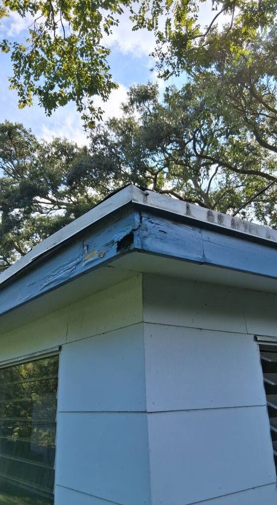Rotted fascia board before replacement by Dan's Service & Repair, LLC