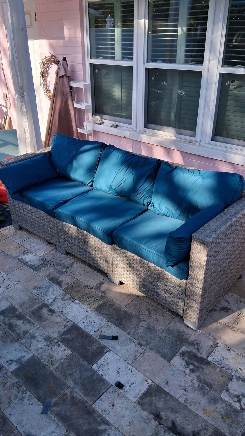 Outdoor furniture assembly